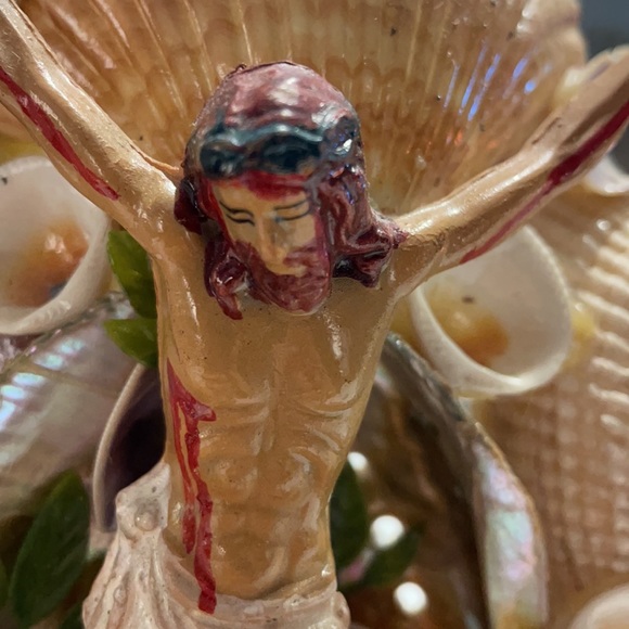 Beautiful religious shell creation with plastic Jesus. Cream, purple, tan colors - Picture 3 of 10